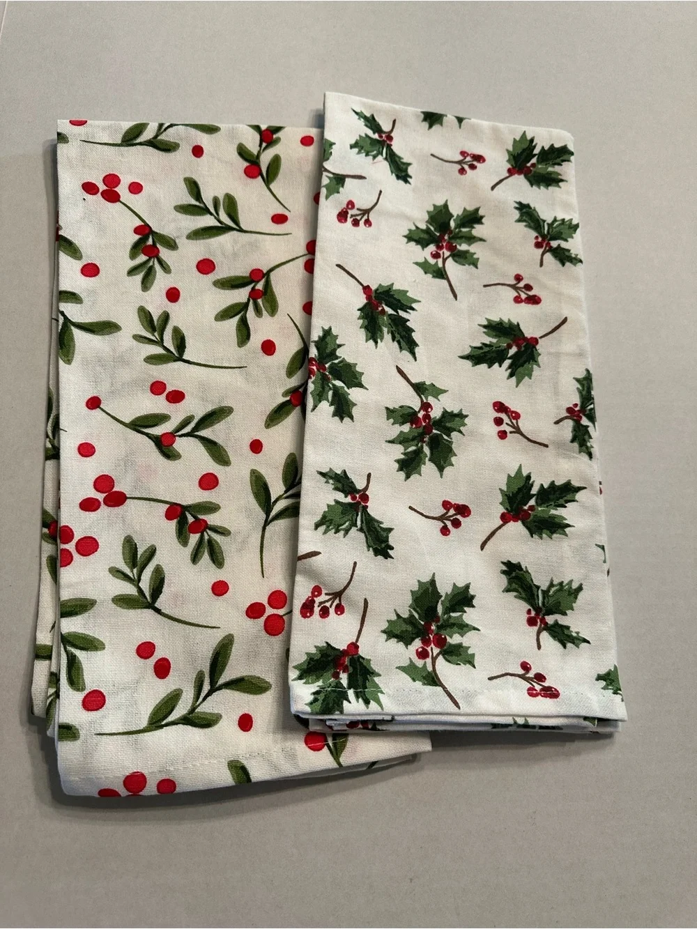 Holiday Holly & Berry Cotton Tea Towels - White & Green